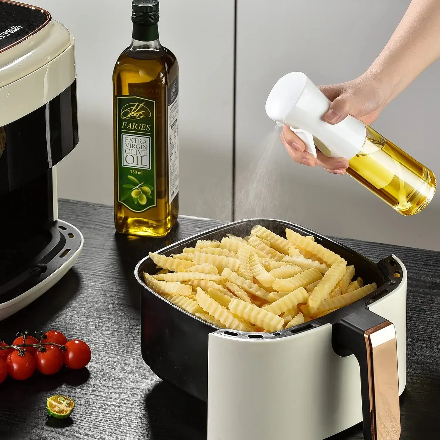 Kitchen Oil Spray Bottle Cooking Olive Oil Sprayer 200/300/500ML Pneumatic Spray Bottle Fitness Barbecue Spray Oil Dispenser