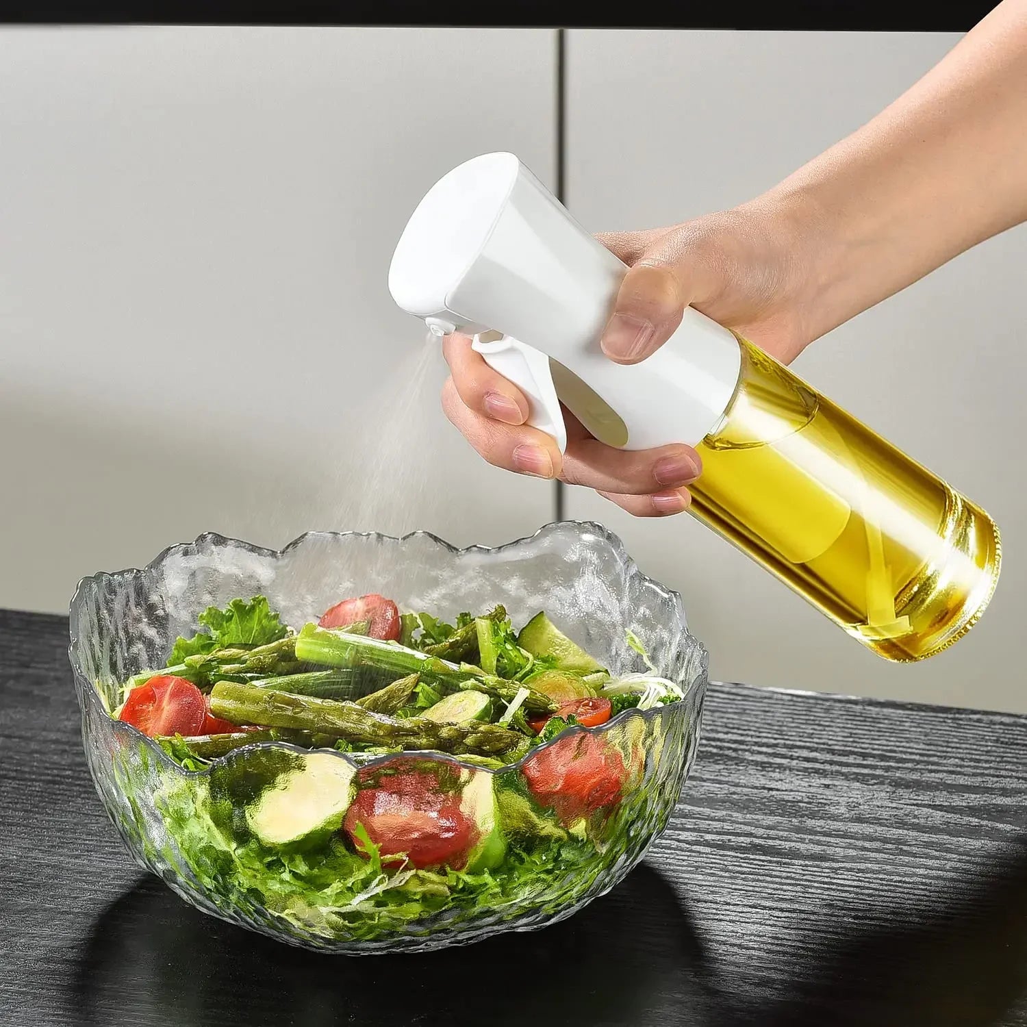 Kitchen Oil Spray Bottle Cooking Olive Oil Sprayer 200/300/500ML Pneumatic Spray Bottle Fitness Barbecue Spray Oil Dispenser