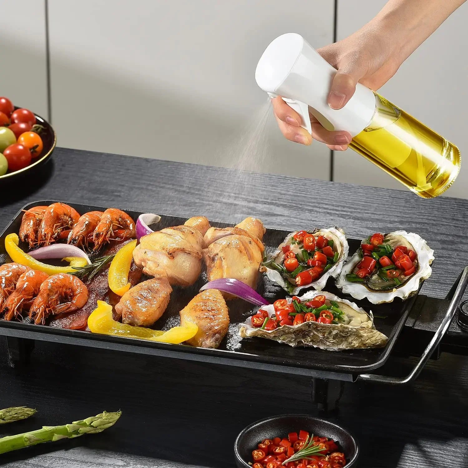 Kitchen Oil Spray Bottle Cooking Olive Oil Sprayer 200/300/500ML Pneumatic Spray Bottle Fitness Barbecue Spray Oil Dispenser