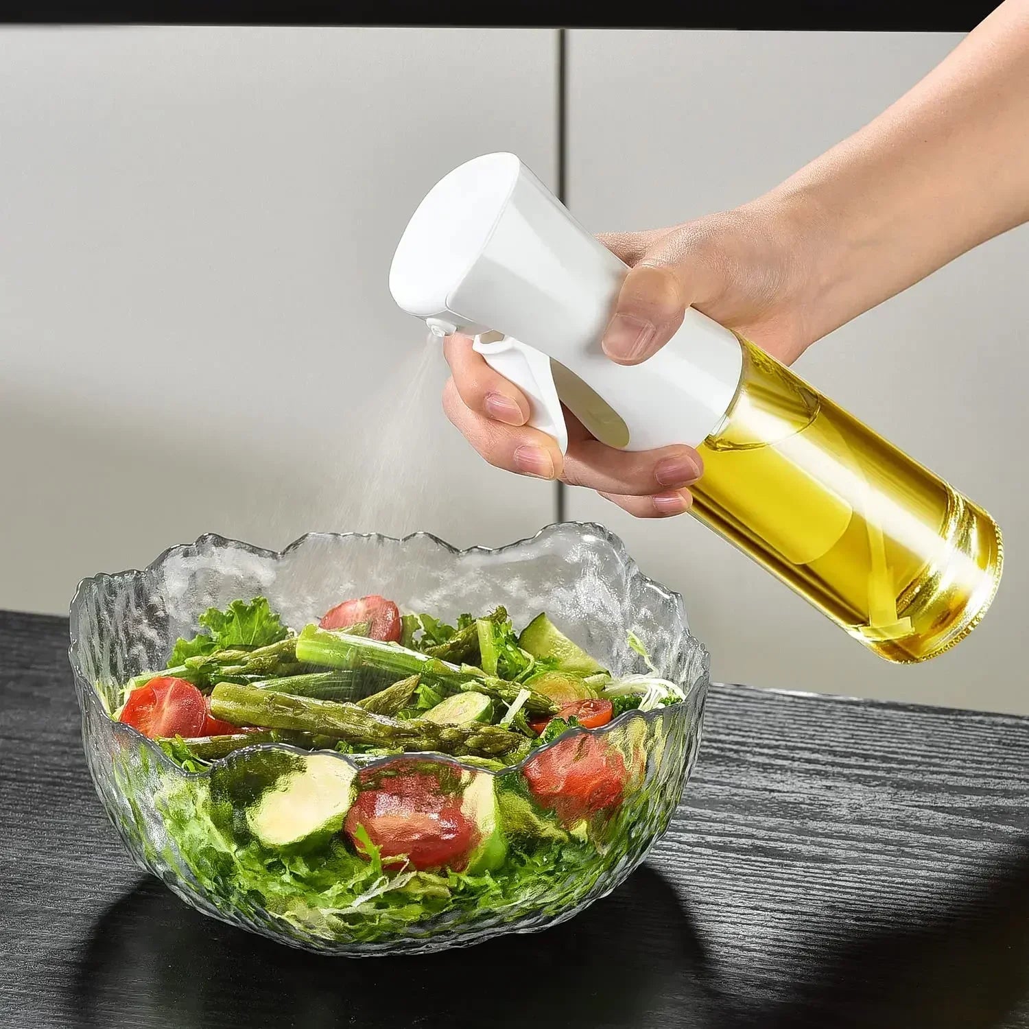 Kitchen Oil Spray Bottle Cooking Olive Oil Sprayer 200/300/500ML Pneumatic Spray Bottle Fitness Barbecue Spray Oil Dispenser